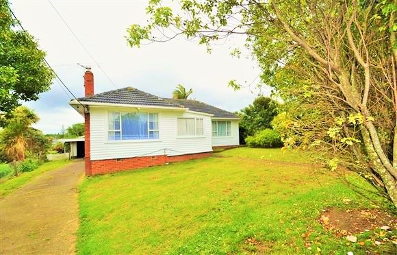 3 bedroom 1 bathroom in Te Atatu South