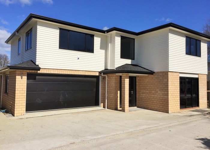 5 bedroom 3 bathroom brand new house in Mangere