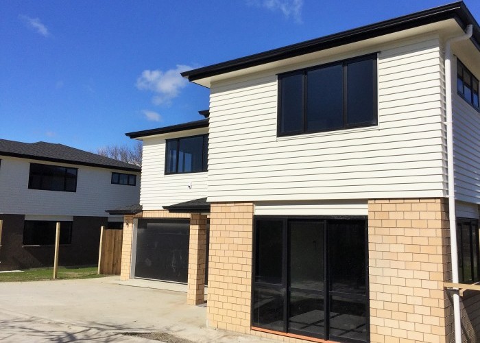 5 bedroom 3 bathroom brand new house in Mangere